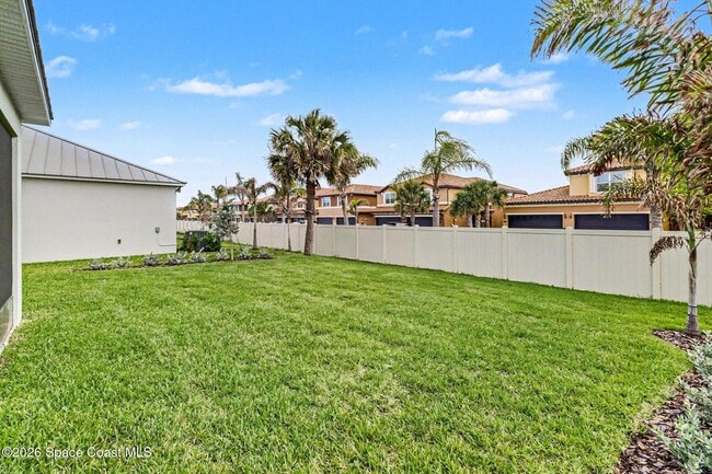 Building Photo - 726 Clearwater Ave