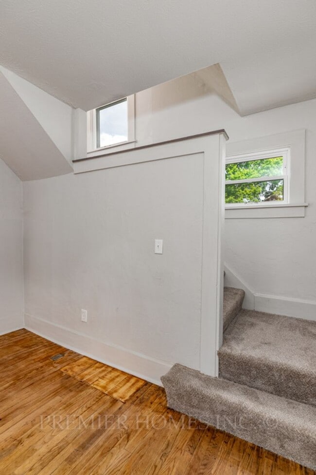 Building Photo - 3 Bed Home with Large Yard & Detached Garage – $1,495/mo