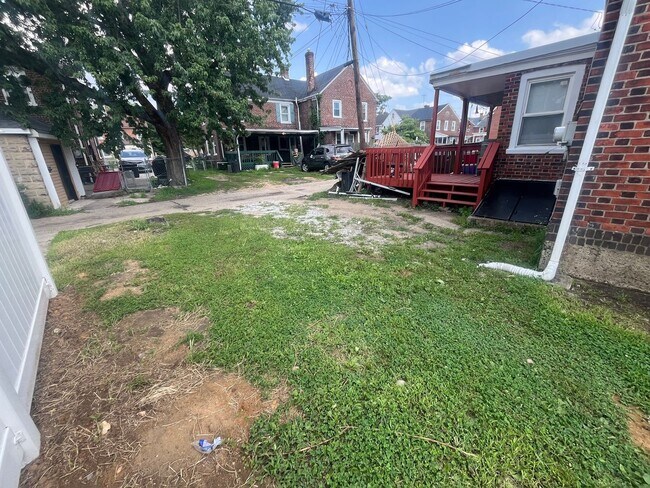 Building Photo - Beautifully Renovated 3 Bed/1 Bath Home in Fairview!
