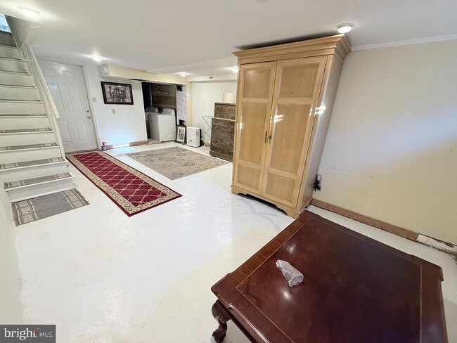 Building Photo - 3463 W Queen Ln