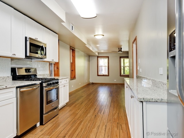 Building Photo - 2063 N Oakley Ave