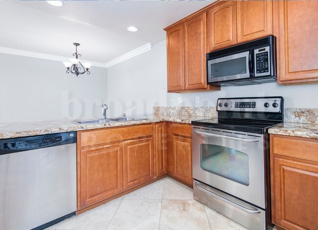 Building Photo - 1075 N Escondido Blvd