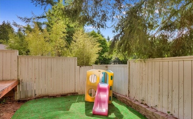 Building Photo - Lovely 2 bed Kirkland home