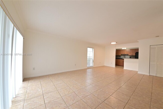 Building Photo - 6900 N Kendall Dr
