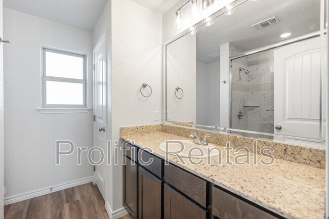 Building Photo - 103 Lost Trl