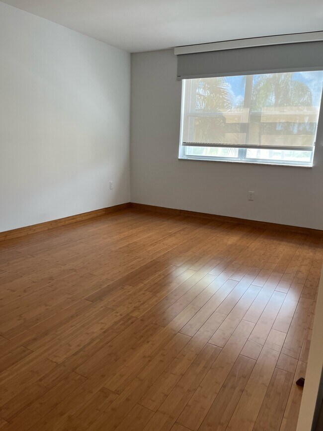 shades and blackout shades in both bedrooms - 4580 SW 68th Court Cir