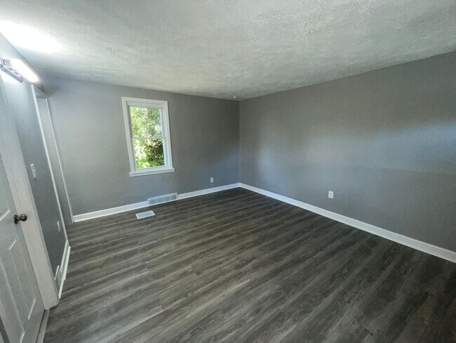 Building Photo - 4 Copperfield Ave