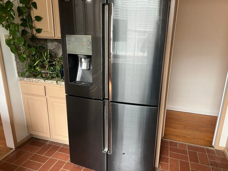 Building Photo - 8361 Blackburn Ave