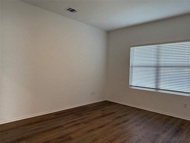 Building Photo - 404 Milliner Lp