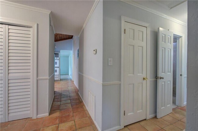 Building Photo - 447 Floyd St SE