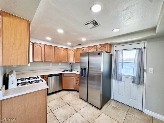 Building Photo - 632 National St