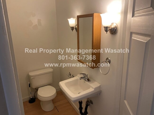 Building Photo - Come See This 4 Bedroom 1.5 bathroom single family home!!
