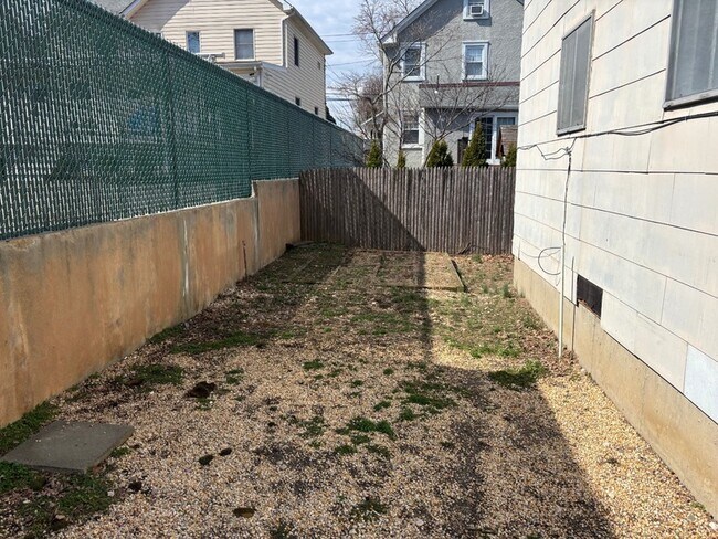 Building Photo - 21 Anstice St