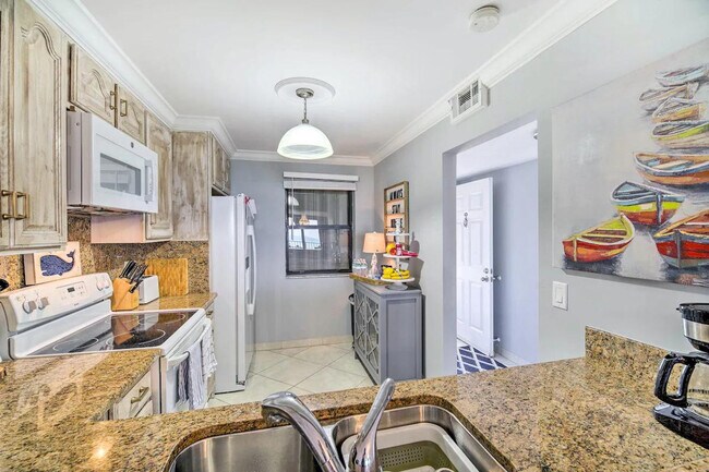 Building Photo - 4250 N Hwy A1A