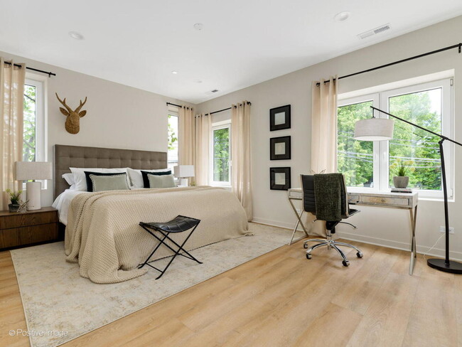 Building Photo - 6035 W North Ave