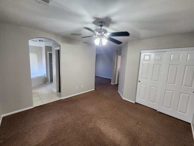 Building Photo - Gorgeous 3Bed/2.5 Bath home- located in N. Summerlin gated Community