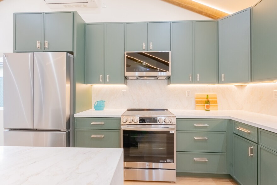 Kitchen - 14902 Hesby St