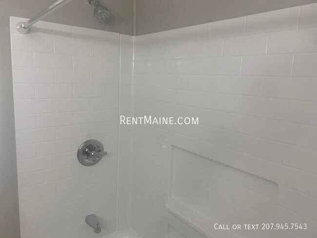 Building Photo - 13 Hudson St