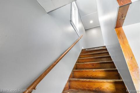 Building Photo - 4689 Center St