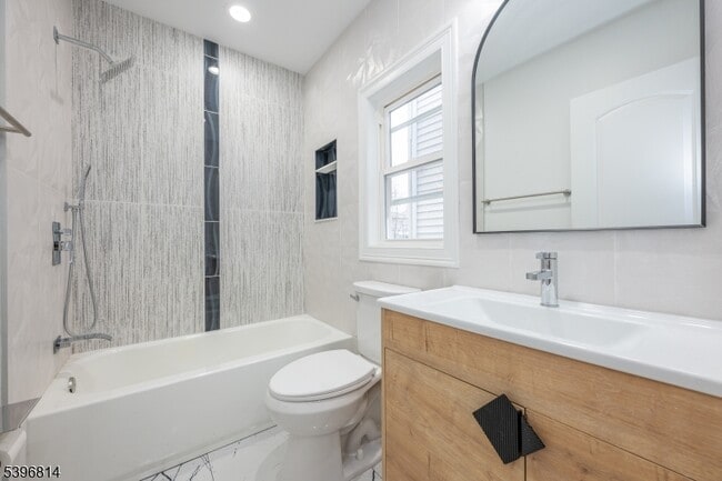 Building Photo - 24 Dean St