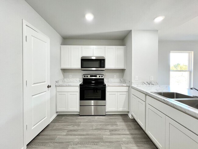 Building Photo - New 4 bedroom, 2 bath in Treaty Oaks Community