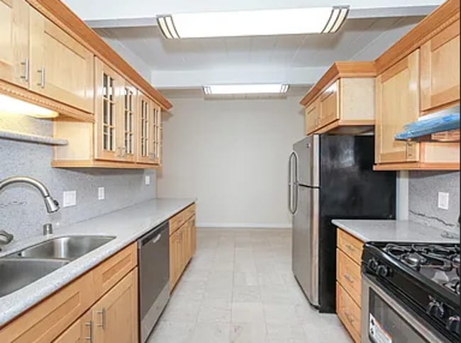 Building Photo - Beautiful Single Story 3bd House Recently ...