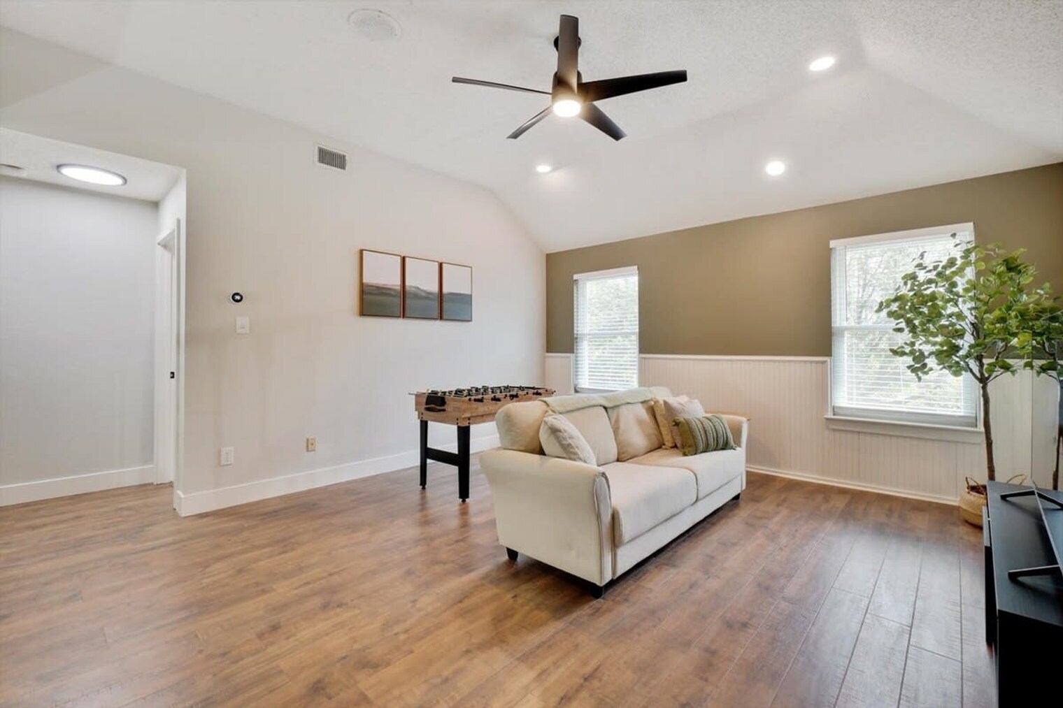 Building Photo - 2200 Glenbrook St