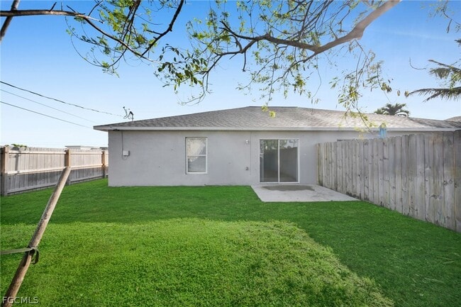 Building Photo - 614 SW 3rd Ct