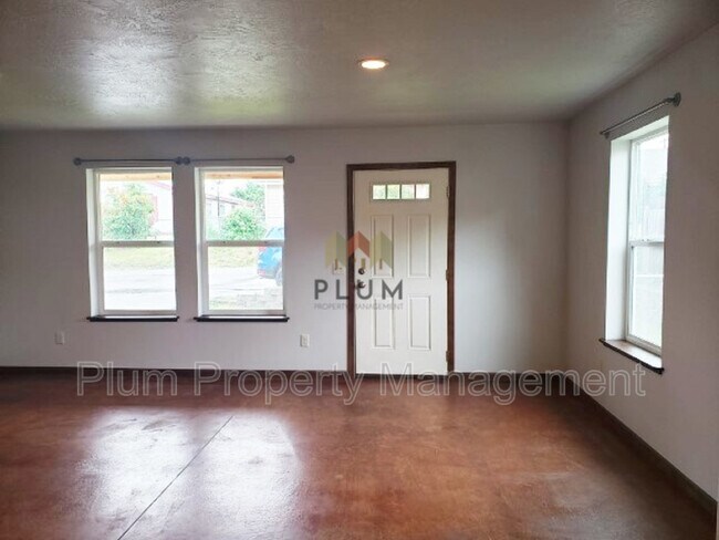 Building Photo - 2130 Mount Ave