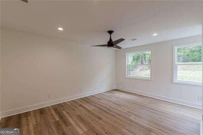 Building Photo - 525 Rosemont Dr