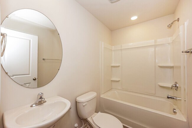 Building Photo - Brand New End-Unit Townhome | 3 BR/3.5BA | 1-Car Garage | Near Downtown Mooresville