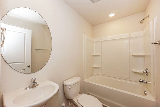 Building Photo - FIRST MONTH FREE -  3BR/3.5BA brand new townhome with 1-car garage near Downtown Mooresville.