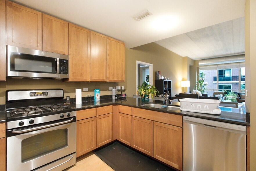 Building Photo - 845 N Kingsbury,