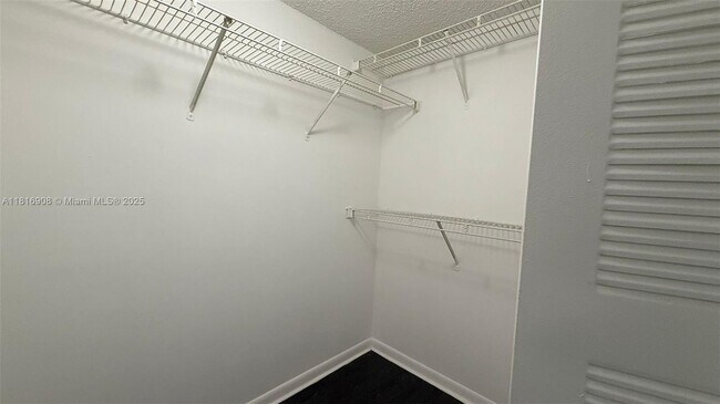 Building Photo - 771 N Pine Island Rd