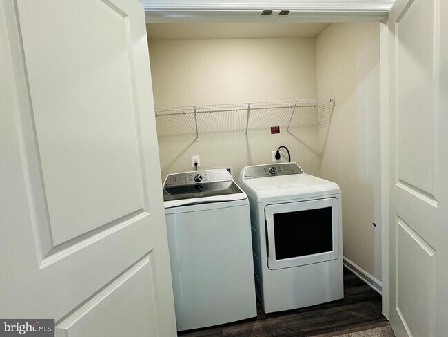 Building Photo - 12 BROOKFIELD Mews