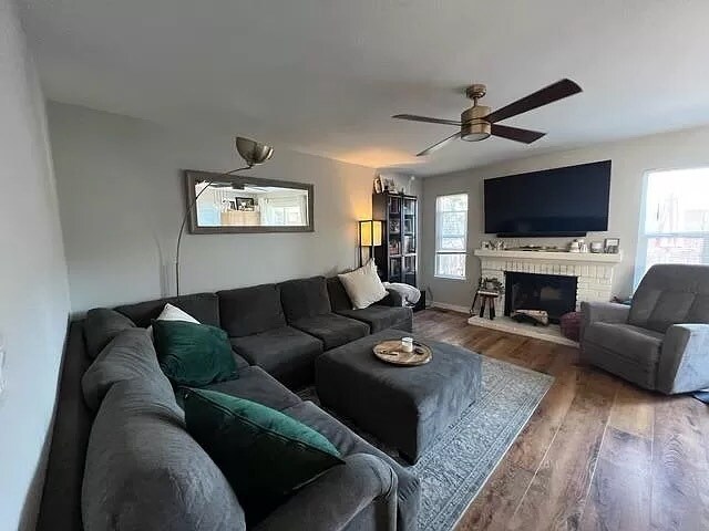 Family / Living Room - 18 Portsmouth Cv