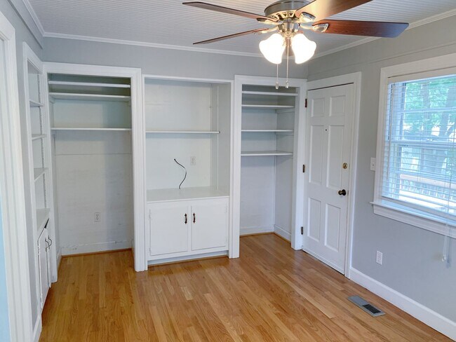Building Photo - Beautiful 4 Bedroom 2 Bathroom home in the...
