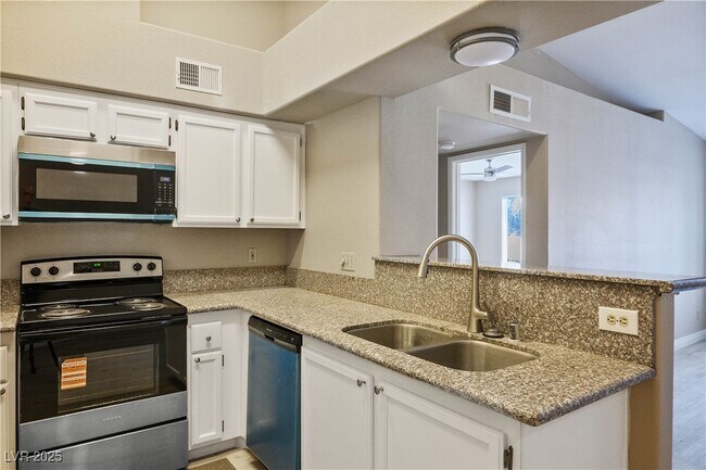 Building Photo - 1575 W Warm Springs Rd