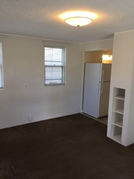 Building Photo - 115 N Park St