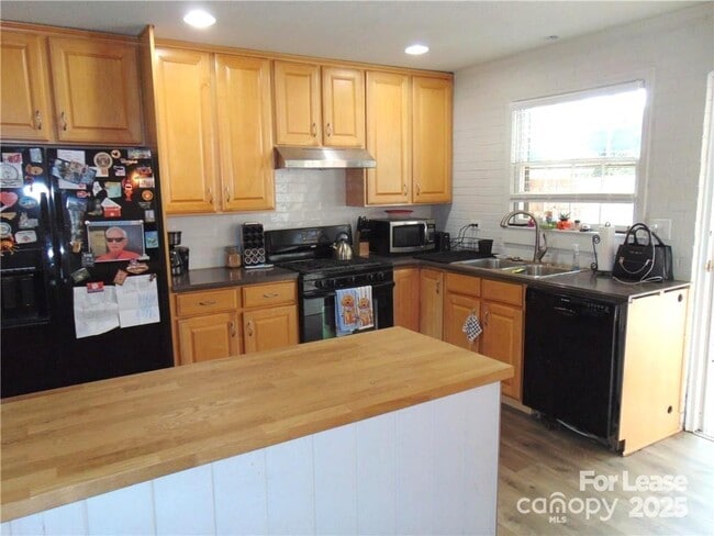 Building Photo - 3312 Circles End Cir