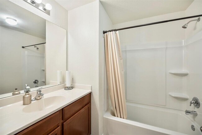 Building Photo - 12730 Pelican Bay Dr