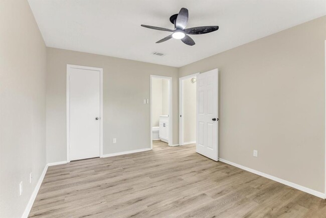 Building Photo - 9611 Camrose Ct