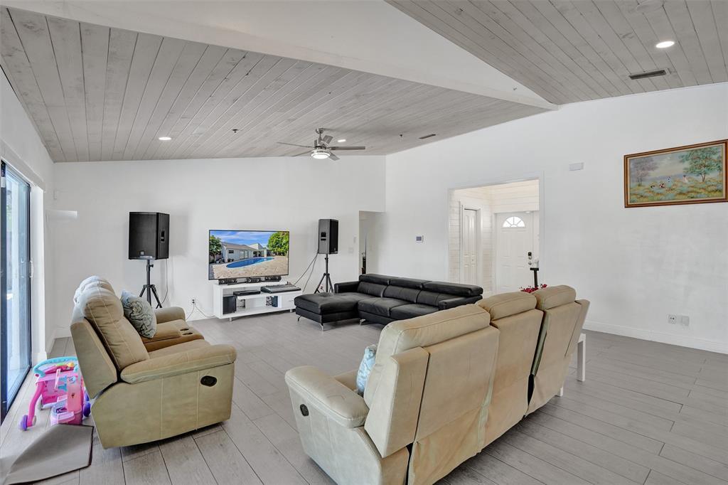 Building Photo - 7471 NW 35th Ct