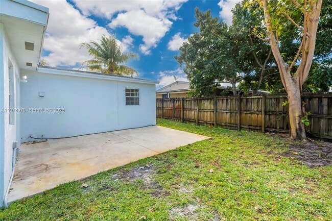 Building Photo - 1130 N 70th Ave