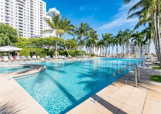 Building Photo - 1425 Brickell Ave