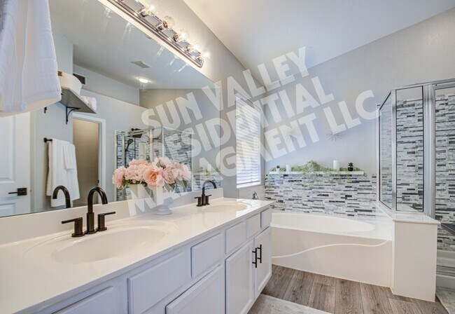 Building Photo - 17526 W Coyote Trail Dr