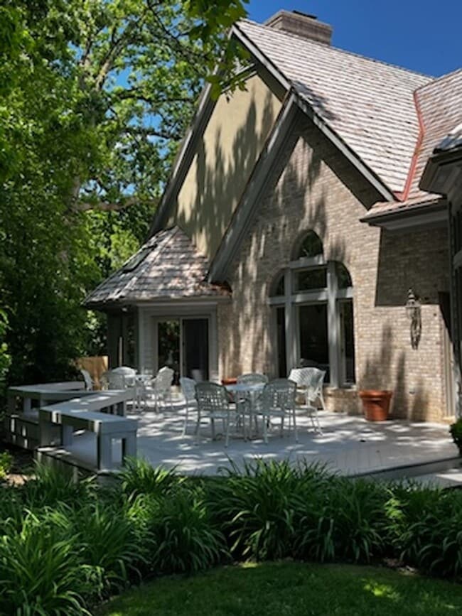 Building Photo - Stunning Custom Built Home with ALL Utilities Included!!