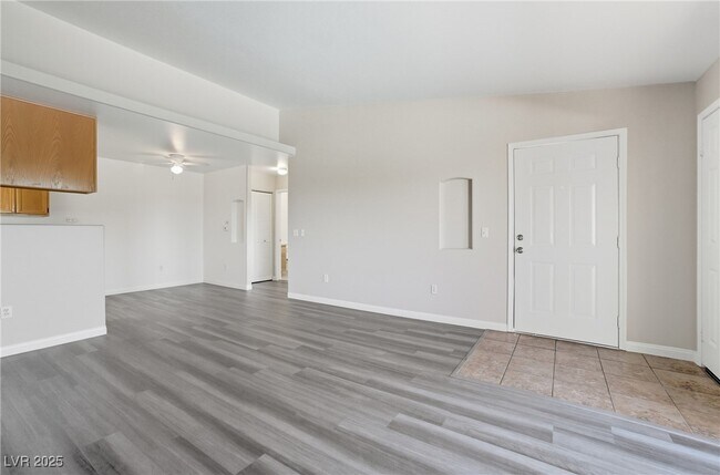 Building Photo - 4730 E Craig Rd