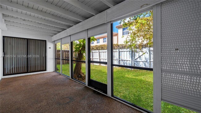 Building Photo - 10583 La Placida Dr