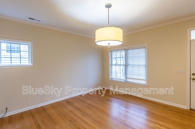Building Photo - 158 Burnet St